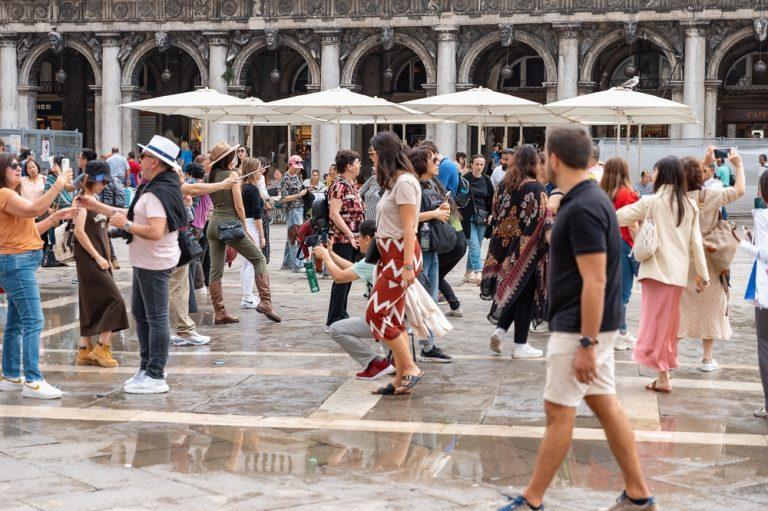 Venice,,Italy,-,10.15.2023:,Tourists,Take,Photos,On,San,Marco