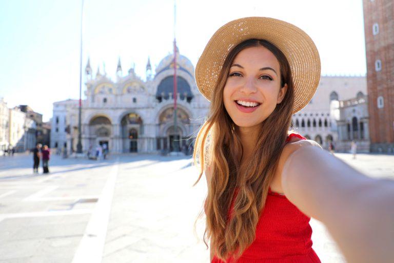 Venice,Tourist,Girl,On,Summer,Vacation,Taking,Selfie,Photo,With